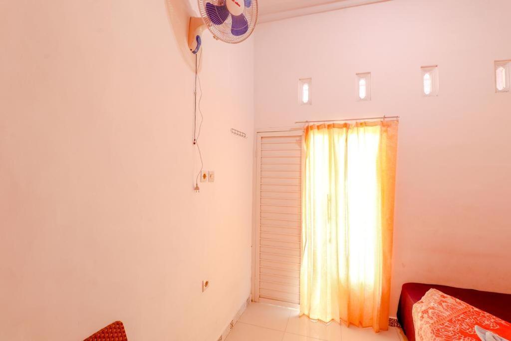 Pinky Guest House Syariah Kota Batu エクステリア 写真