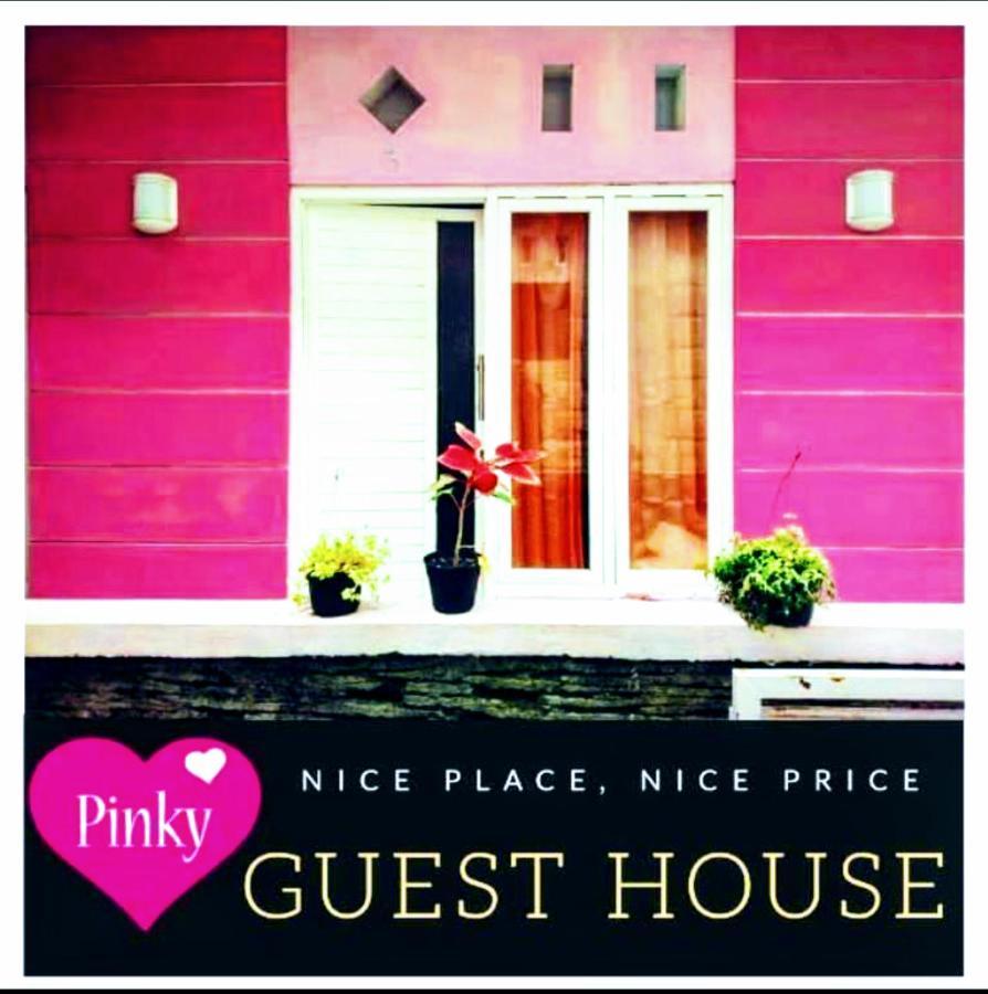 Pinky Guest House Syariah Kota Batu エクステリア 写真