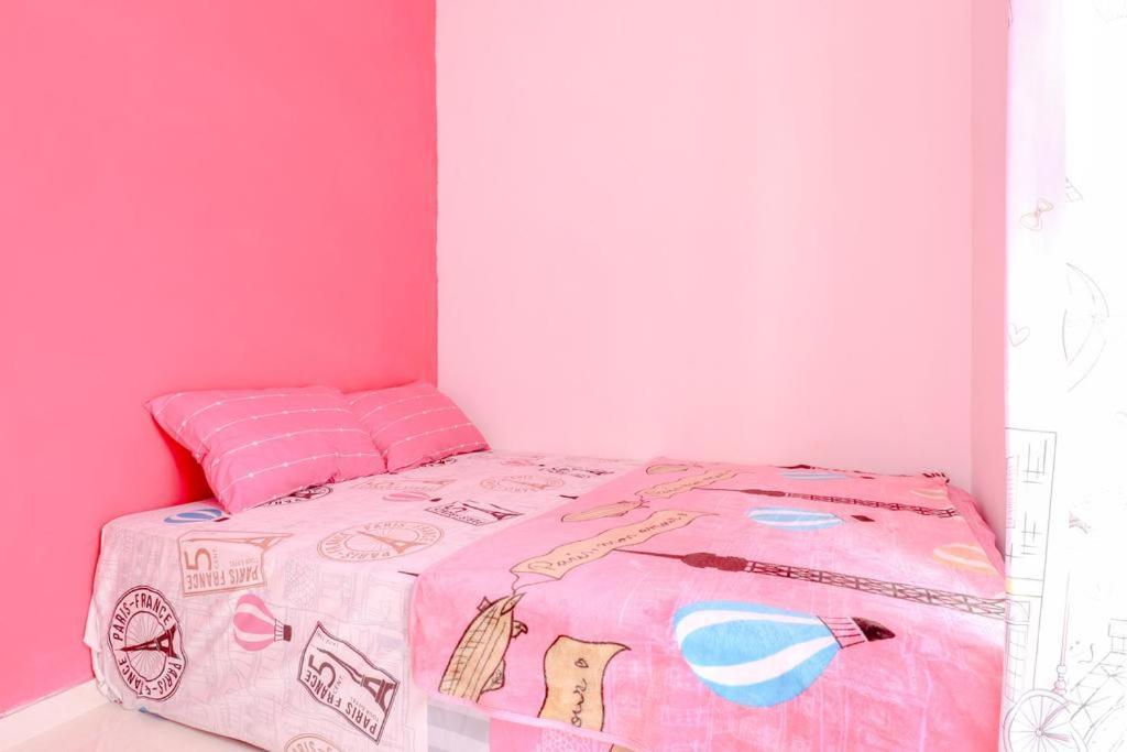 Pinky Guest House Syariah Kota Batu エクステリア 写真
