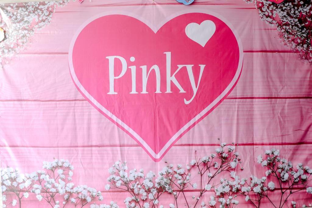 Pinky Guest House Syariah Kota Batu エクステリア 写真